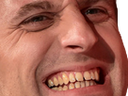 :macron_dent_sourire: