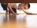 :CR7_regarde_sous_le_lit:
