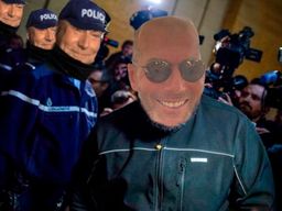 :benzemonstre_passe_a_la_tv_: